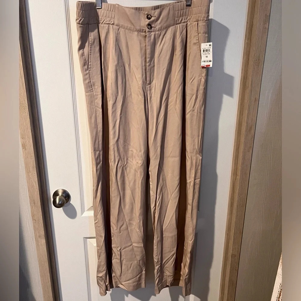 Bar III light tan dress pants size 1X NWT.